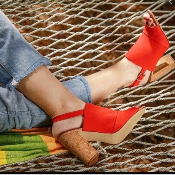 BCBGeneration Loriah Open Toe Heeled Sandals - Picture 3 of 8